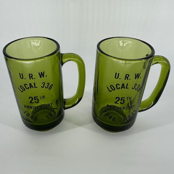 Vintage U.R.W. Local 336 25th Anniversary Green Glass Beer Mugs 1971 Pair - Picture 1 of 5